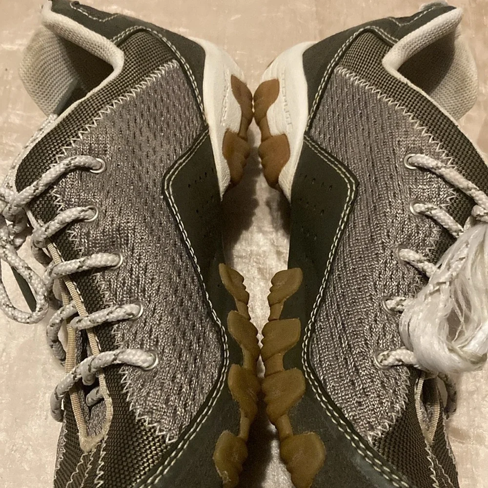 Columbia Dragonfly Athletic Shoes size 6